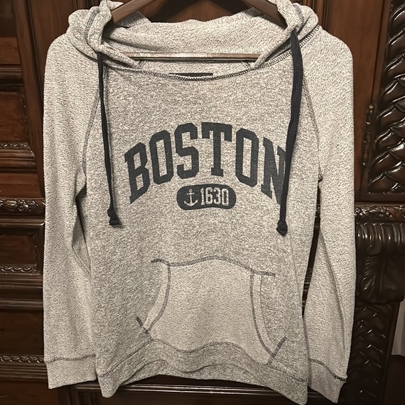 BOSTON SOFT GRAY HOODIE. Size M. Extremely comfortable. Enjoyed just once. 😊 - Picture 5 of 11